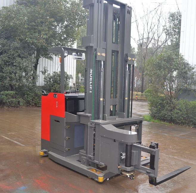 VNA reach truck