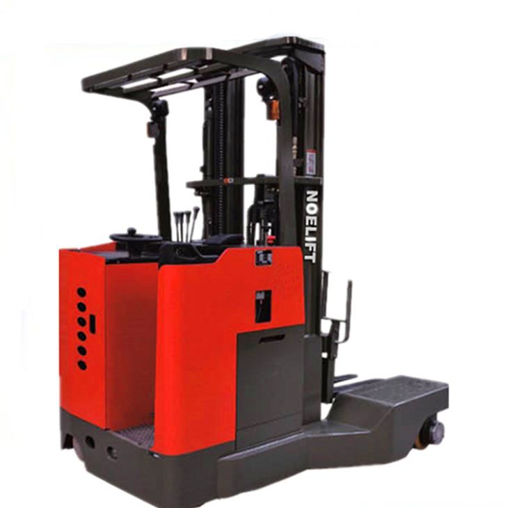 Chariot à mât rétractable à quatre voies Hauteur de levage de 7500 mm