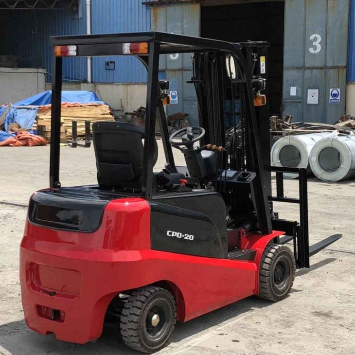 4 Wheel Electric Forklift With cab