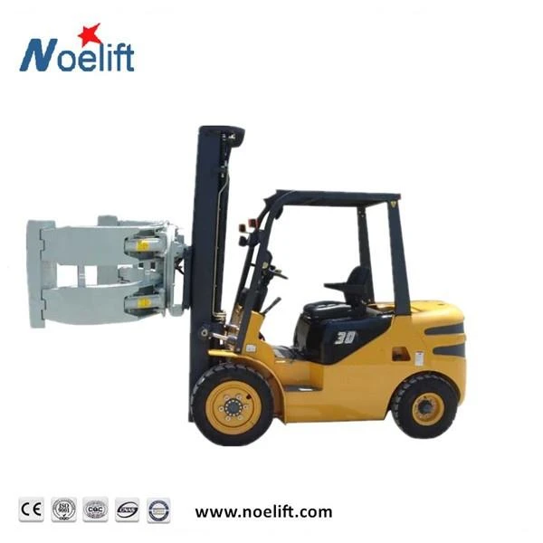 Chariot élévateur diesel avec pince à rouleau de papier