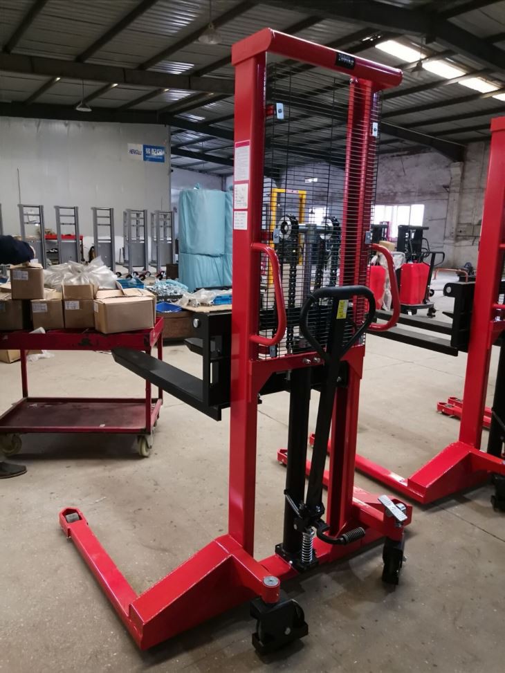Wide-legged Hand Pallet Stackers