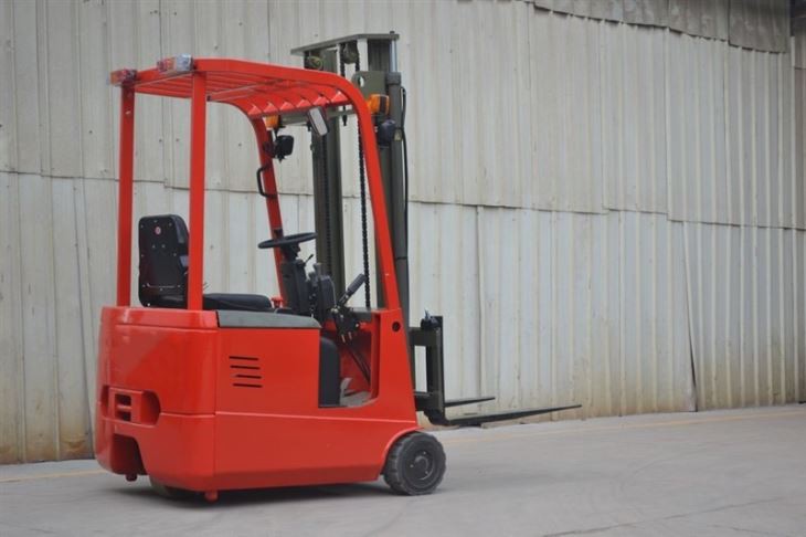 Wires 3 Wheel Electric Forklift