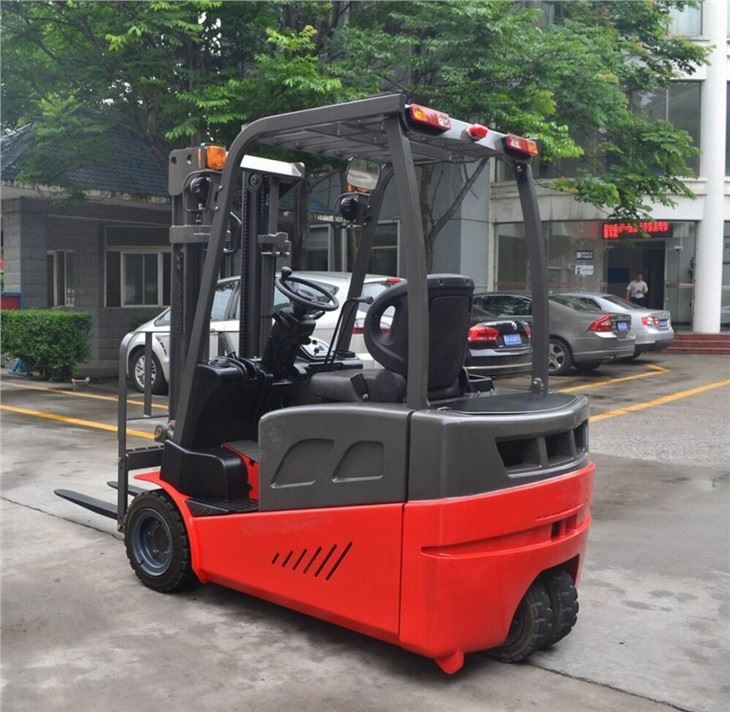 Three Pivot Electric Forklift