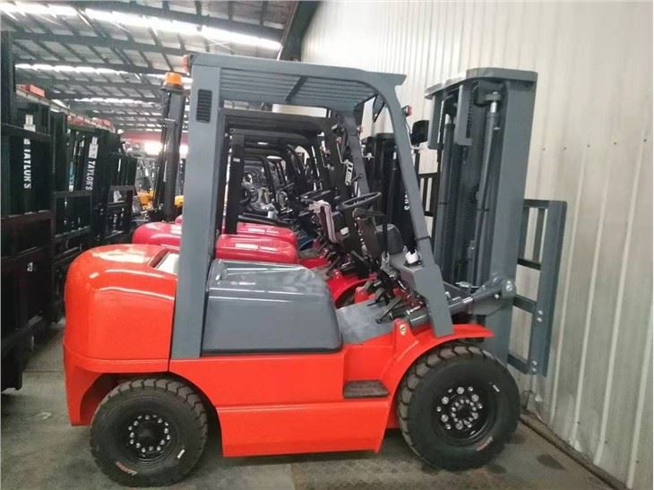 Full Free 3stage Mast Diesel Forklift