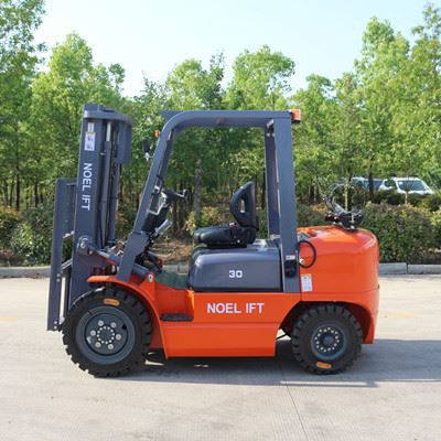 Chariot élévateur au gaz propane 3 tonnes avec moteur Nissan à vendre