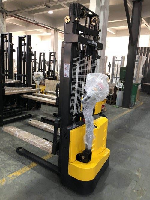 electric pallet stacker