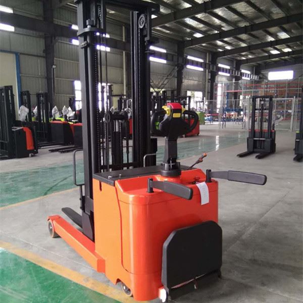 Chariot à mât rétractable électrique TFA15-16 1.5ton avec système d'entraînement AC à vendre