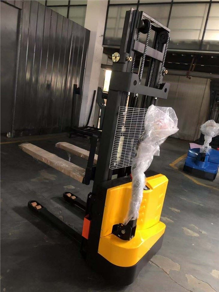 Electric Stacker