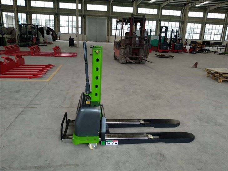 Petit entrepôt d'usine 500kg 0.8m-1.3m Gerbeur semi-électrique